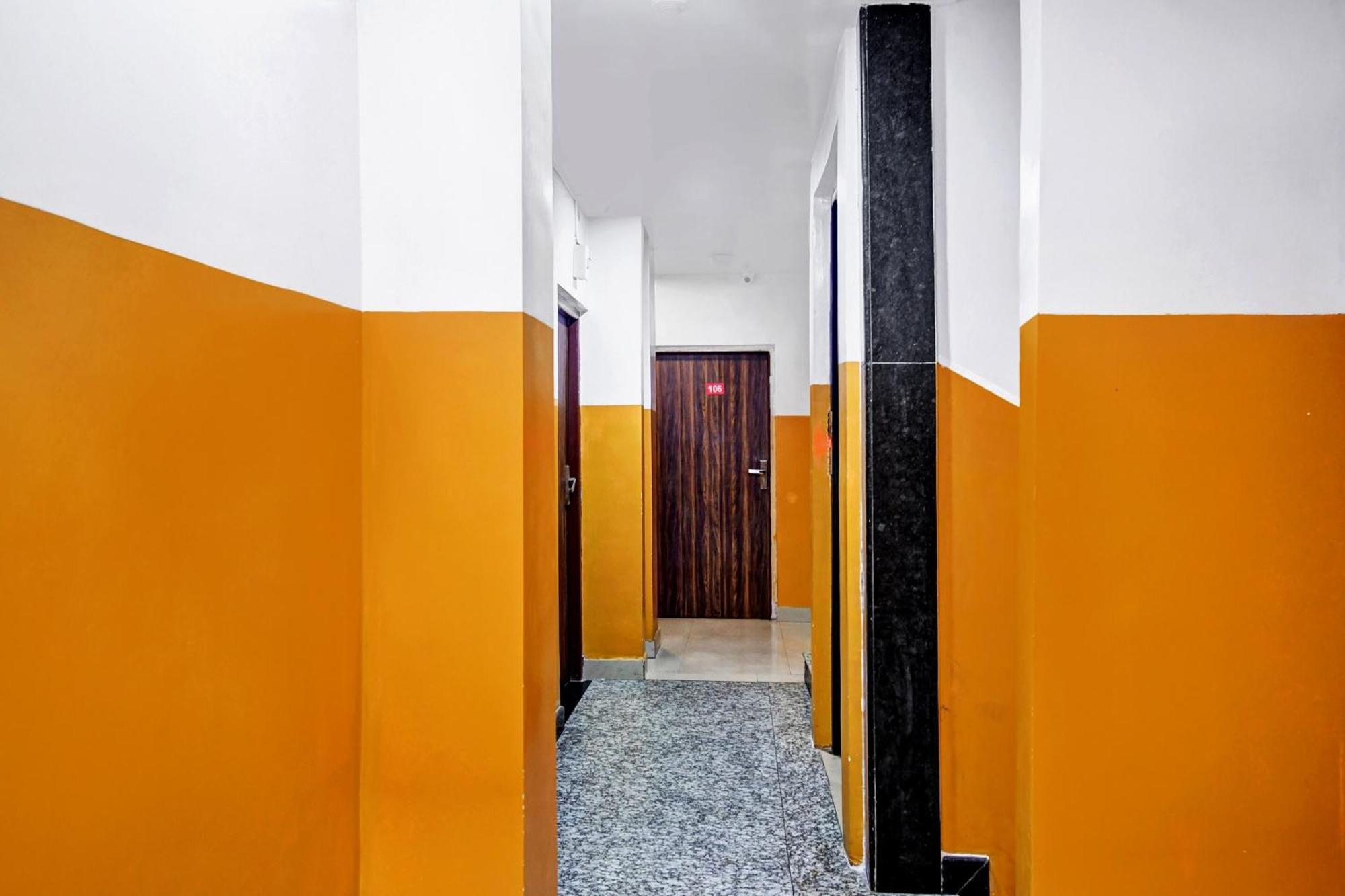 Hotel O Grand Lazeez Hāora Екстериор снимка