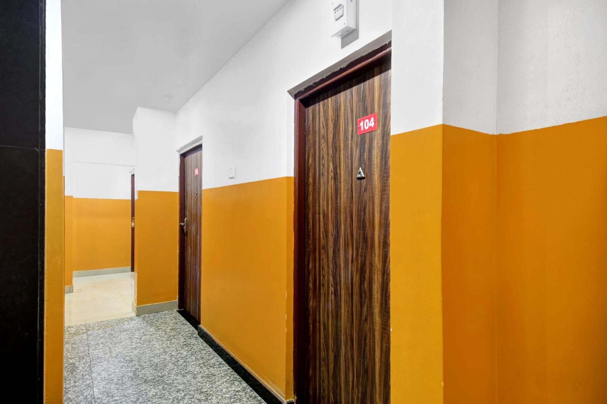 Hotel O Grand Lazeez Hāora Екстериор снимка